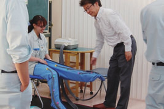 脚全体のマッサージ機器の使用