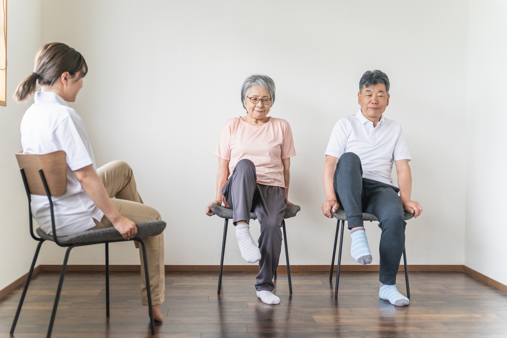 足の筋力低下が招く転倒リスク｜職場でできるロコモ対策とは？