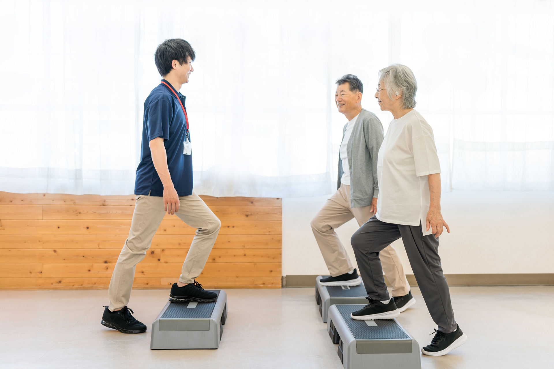 「フレイル」とは？転倒リスクとの関係と企業ができる予防策