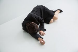 転倒事故の“隠れコスト”とは？企業が見落としがちな経済的損失とその回避策