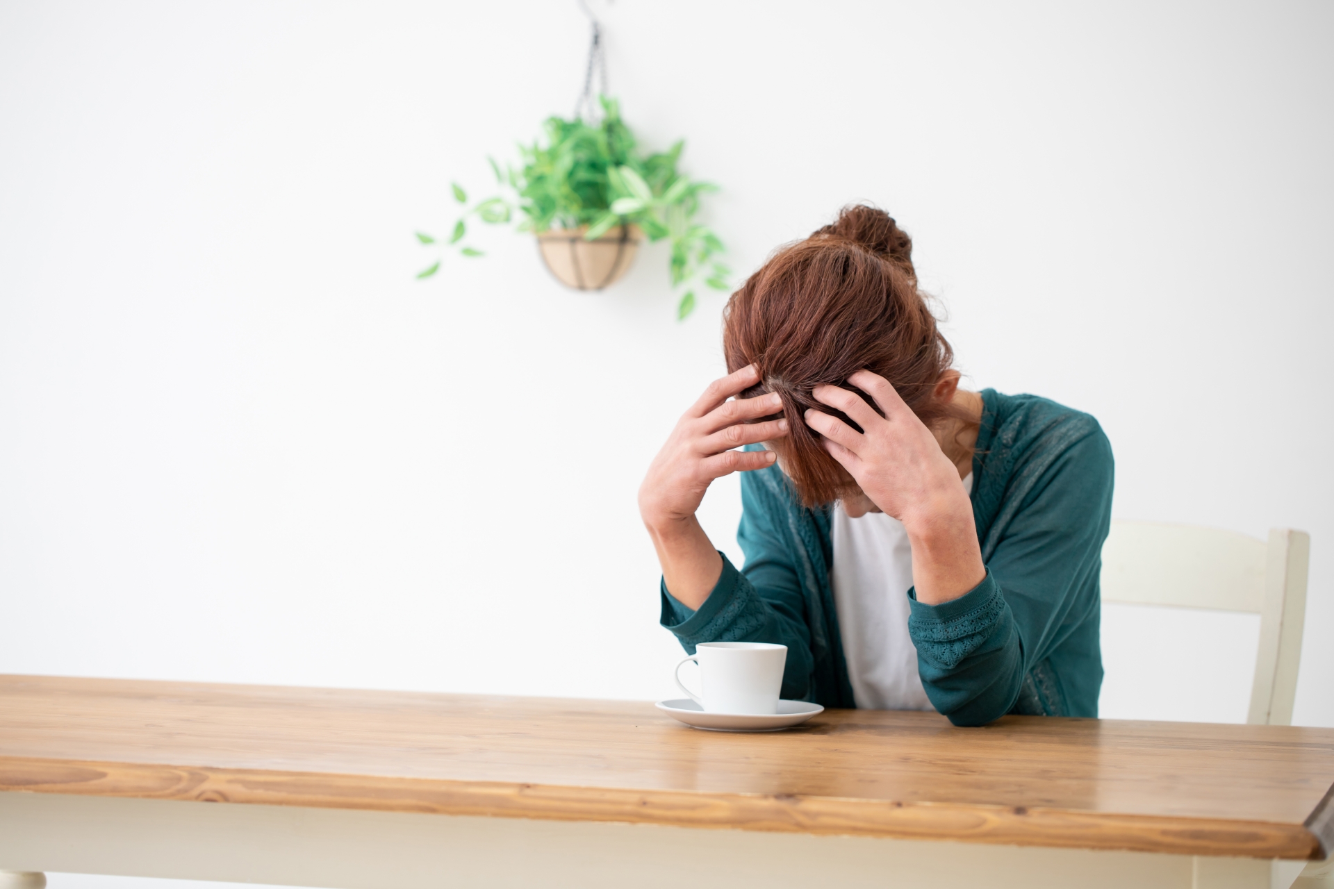 梅雨どきに体調がすぐれないのはなぜ？“気象病”と背骨の意外な関係