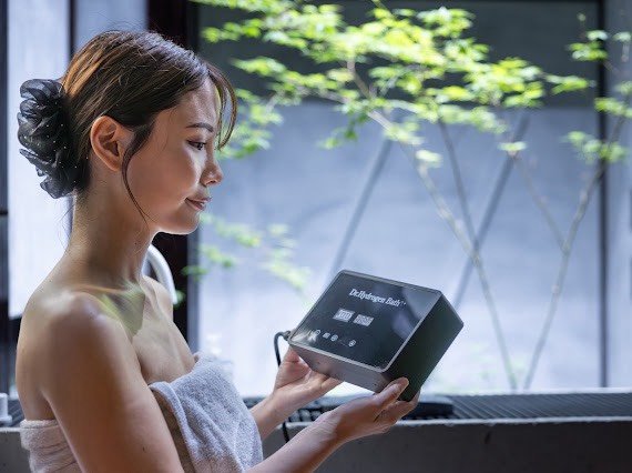 ドクター水素浴＋ 本体を手に持ったときの大きさ