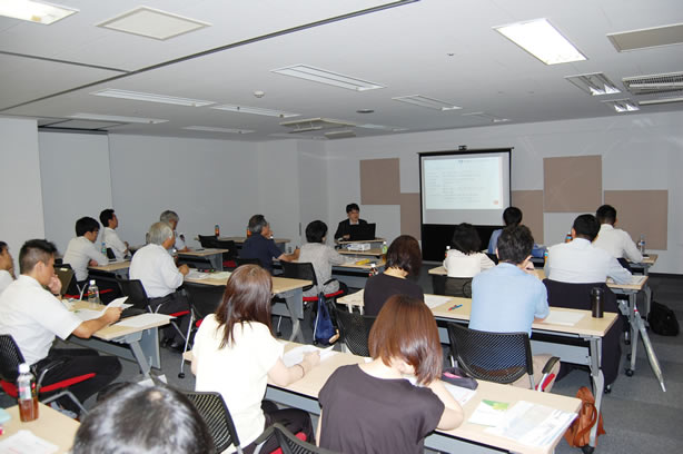 横浜市健康経営認証への取り組みについての事例発表写真